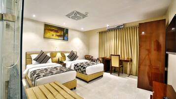 1 bedroom, premium bedding, minibar, in-room safe