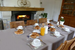 Petit déjeuner servi en supplément
