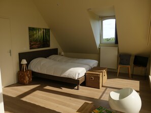 Superior Double or Twin Room, Private Bathroom (Chambre au Bois Dormant) | Premium bedding, memory foam beds, minibar, individually furnished - La Garonde (Berthen)