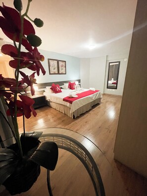 Suite Master | Minibar, blackout curtains, free cots/infant beds, free WiFi