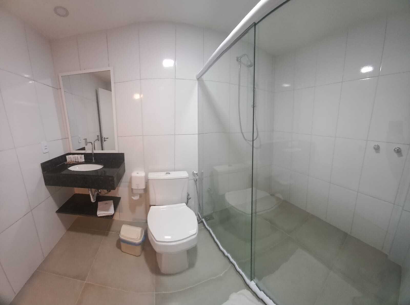 quarto standard quadruplo varanda | bathroom | shower, free toiletries, hair dryer, towels