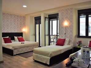 Suite familiar, baño privado | Escritorio, cortinas blackout y insonorización
