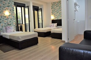 Deluxe Triple Room, Private Bathroom