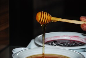 Café da manhã com buffet grátis todos os dias