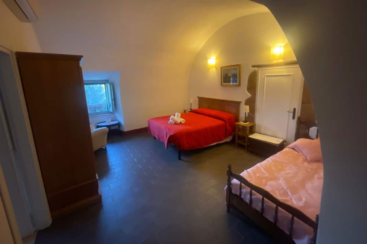 Suite Confort, 1 grand lit, vue jardin | 1 chambre, bureau, rideaux occultants, chambres insonorisées