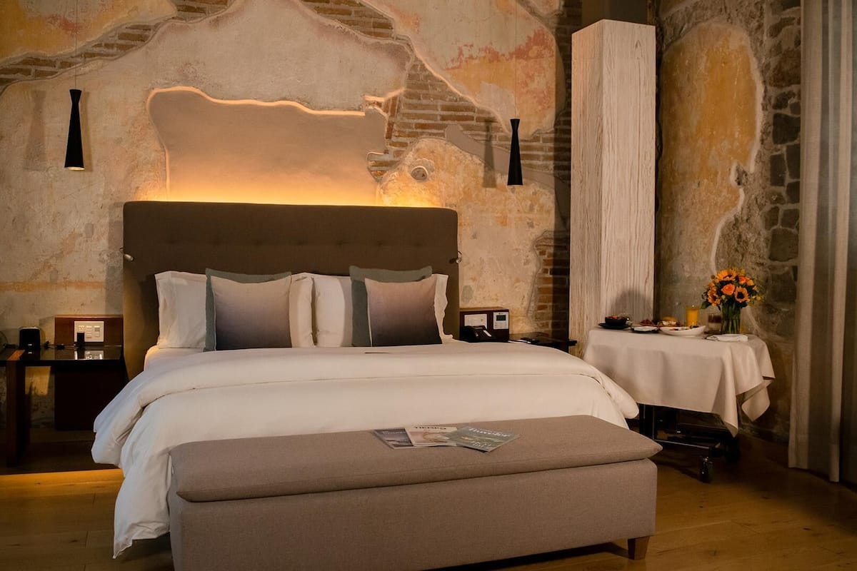 1 bedroom, premium bedding, down comforters, minibar