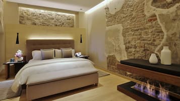 1 bedroom, premium bedding, down duvets, minibar