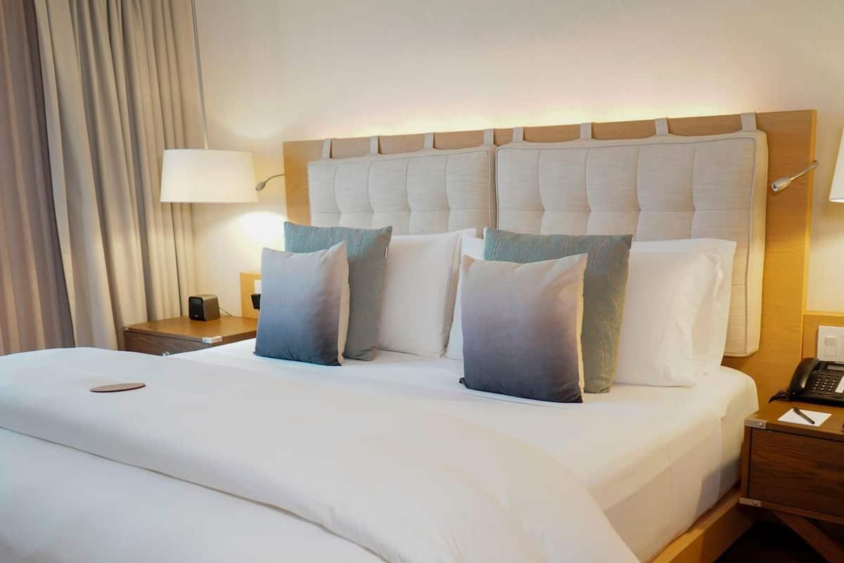 1 bedroom, premium bedding, down comforters, minibar