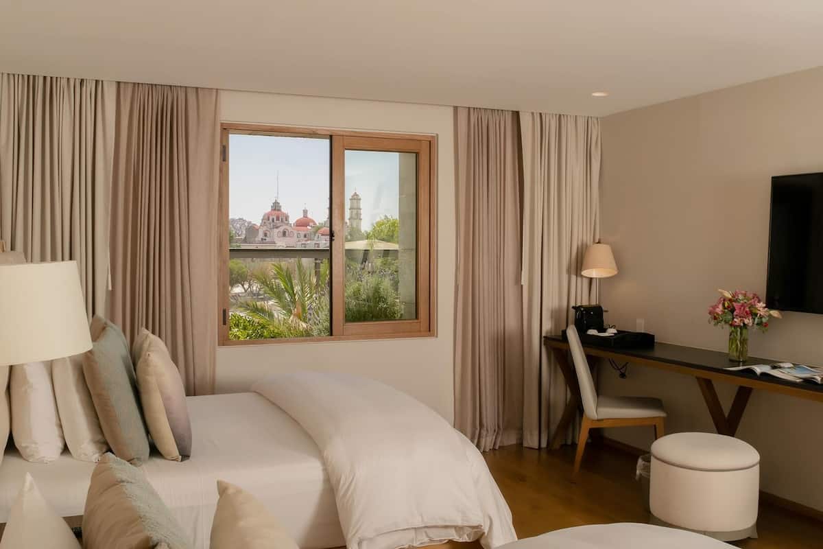 1 bedroom, premium bedding, down comforters, minibar