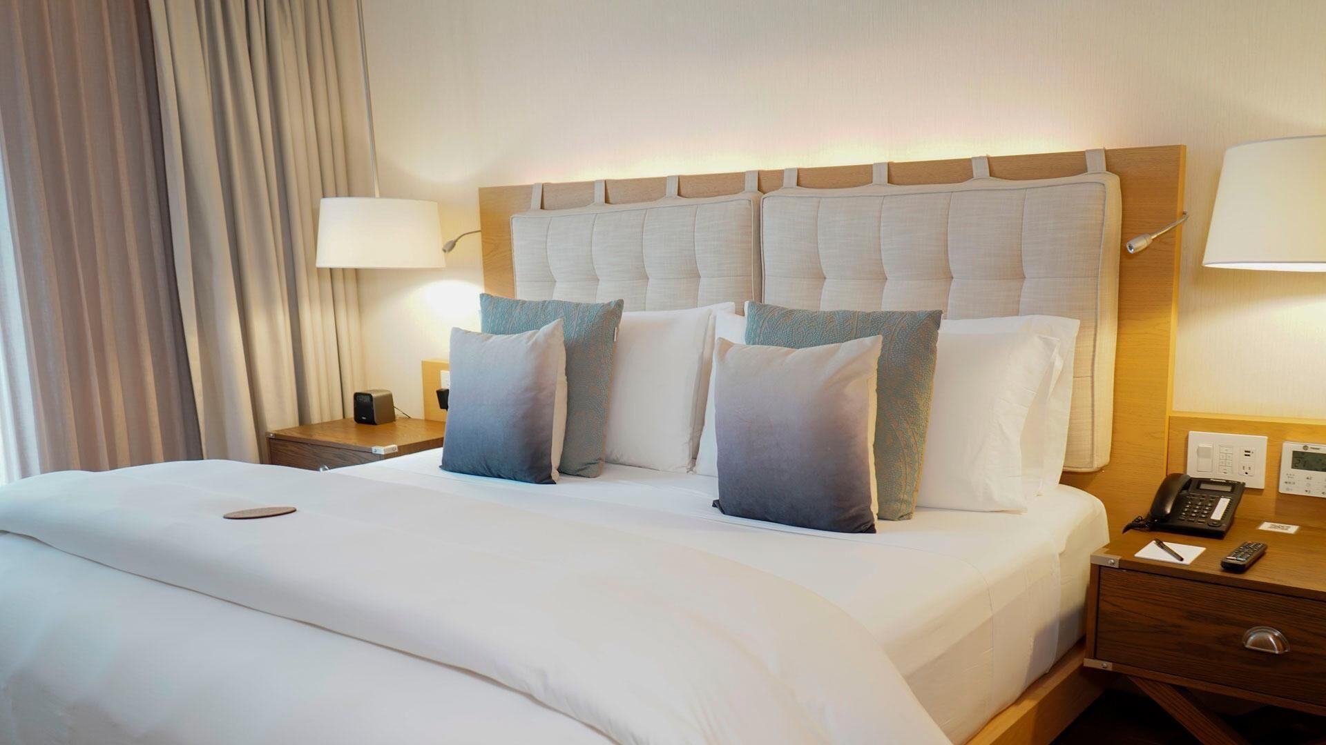 Ropa de cama de alta calidad, edredón y minibar 