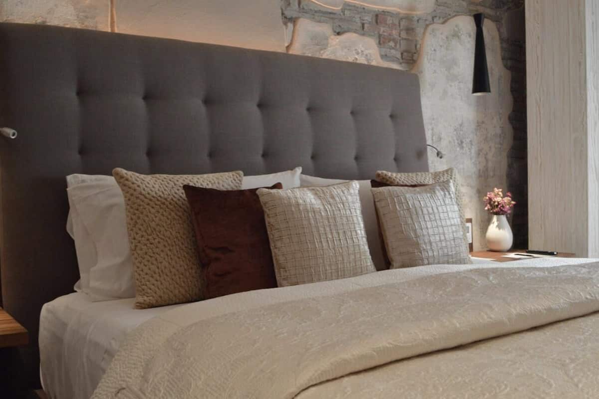 Premium bedding, down duvets, minibar, in-room safe