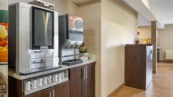 Café da manhã completo grátis todos os dias