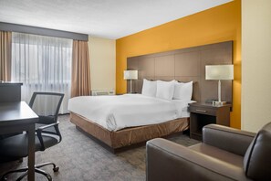 Room, 1 King Bed, Non Smoking | Desk, iron/ironing board, free WiFi, bed sheets - Quality Inn & Suites Bathurst (Bathurst)