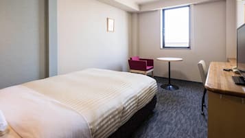 Standard Room, 1 Double Bed, Non Smoking | Premium bedding, desk, blackout curtains, soundproofing