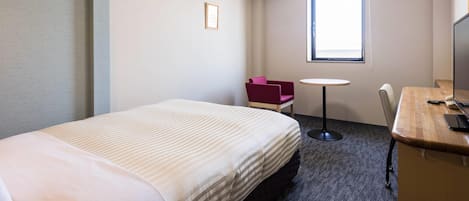 Camera Standard, 1 letto matrimoniale, non fumatori | Biancheria da letto di alta qualità, una scrivania, tende oscuranti