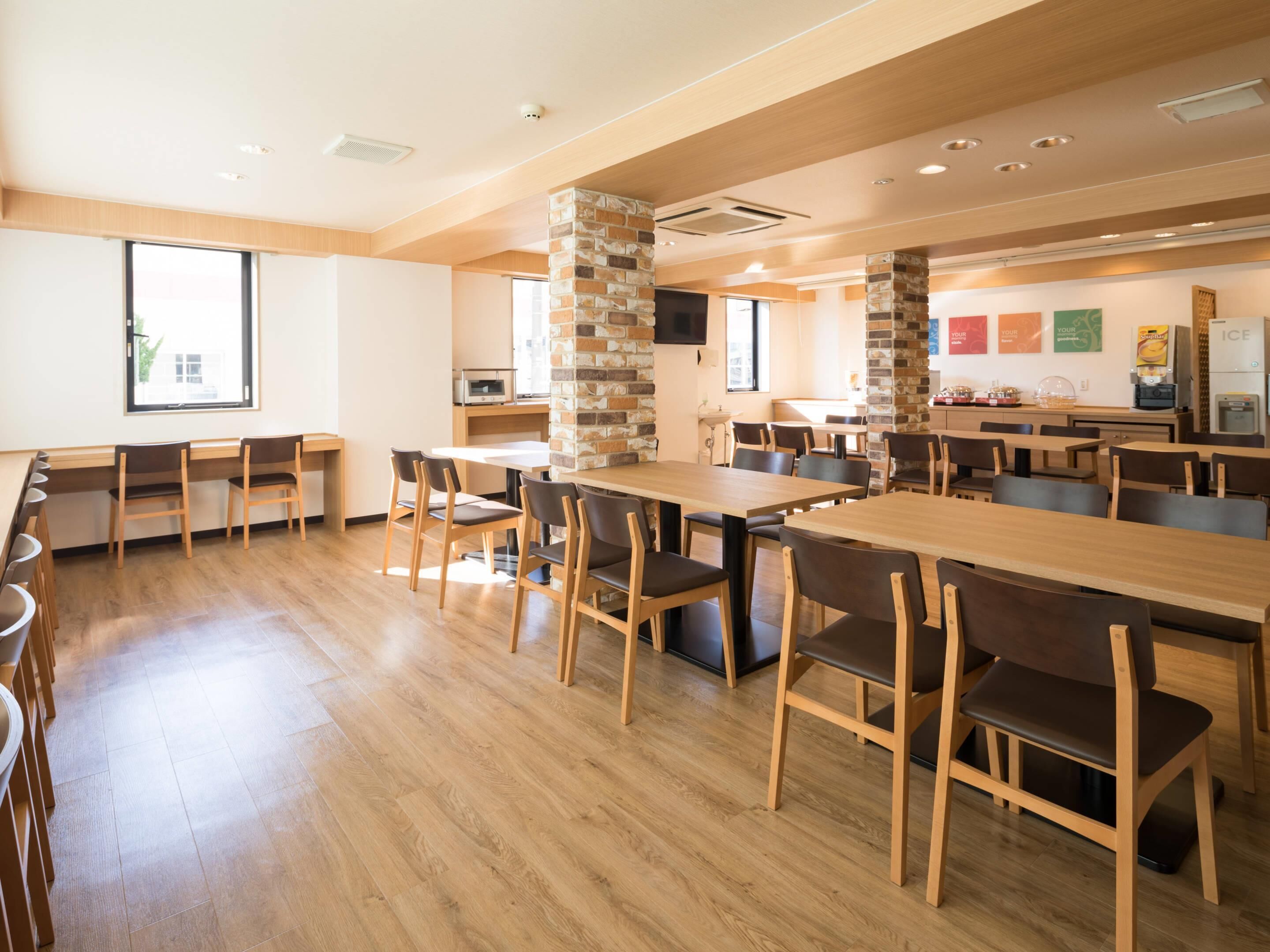 朝食 (ビュッフェ)、毎日提供 (1 名様 1100 JPY)