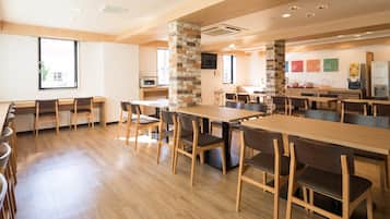 朝食 (ビュッフェ)、毎日提供 (1 名様 1100 JPY)