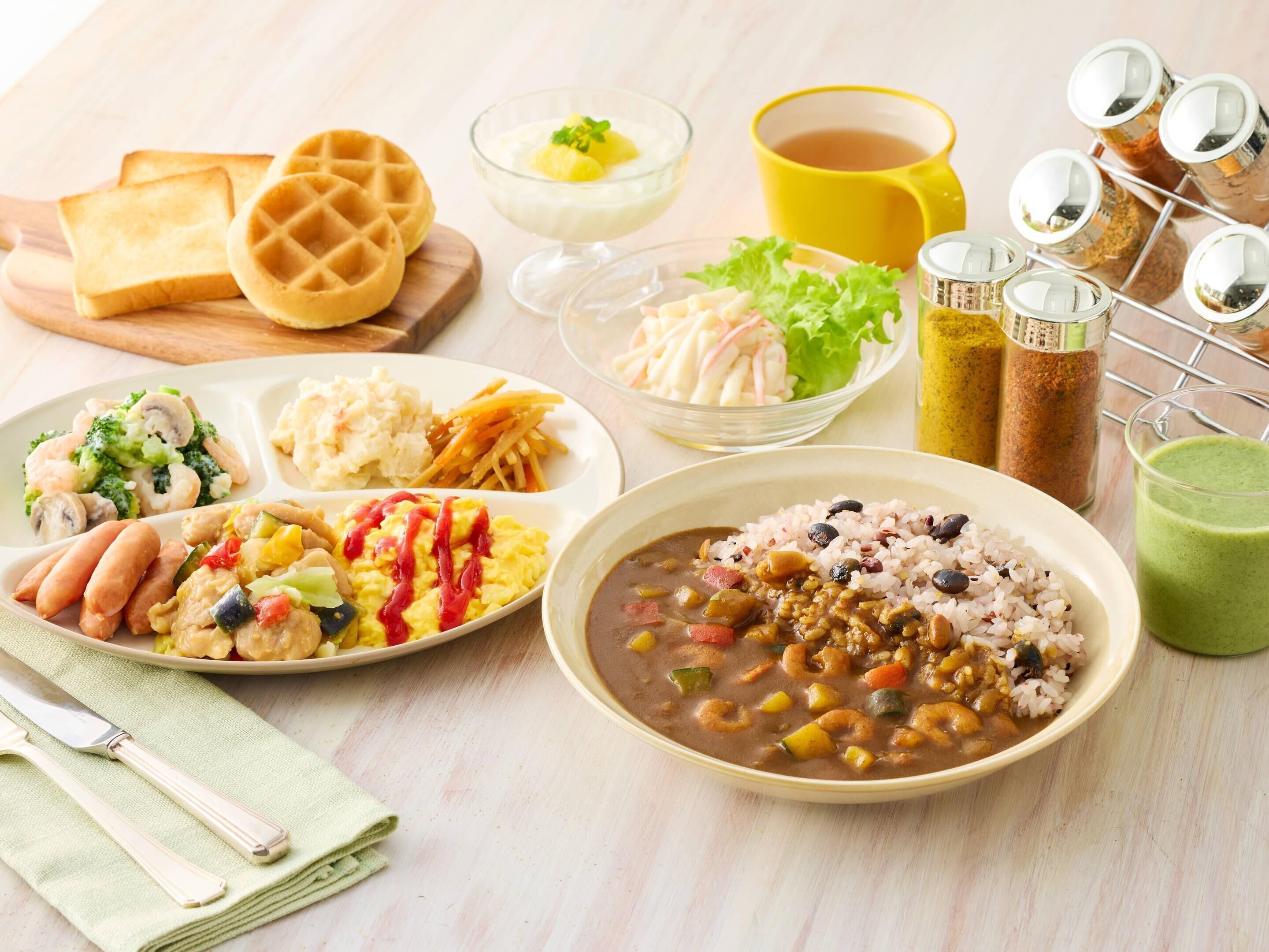 Daily buffet breakfast (JPY 1100 per person)