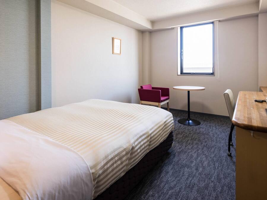 Standard Room, 1 Double Bed, Non Smoking | Premium bedding, desk, blackout drapes, soundproofing