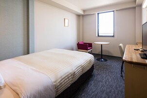 Standard Room, 1 Double Bed, Non Smoking | Premium bedding, desk, blackout drapes, soundproofing