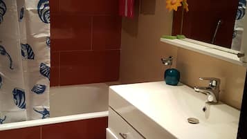 Hair dryer, towels