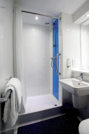 Bathroom - Travelodge Birmingham Maypole (Birmingham)