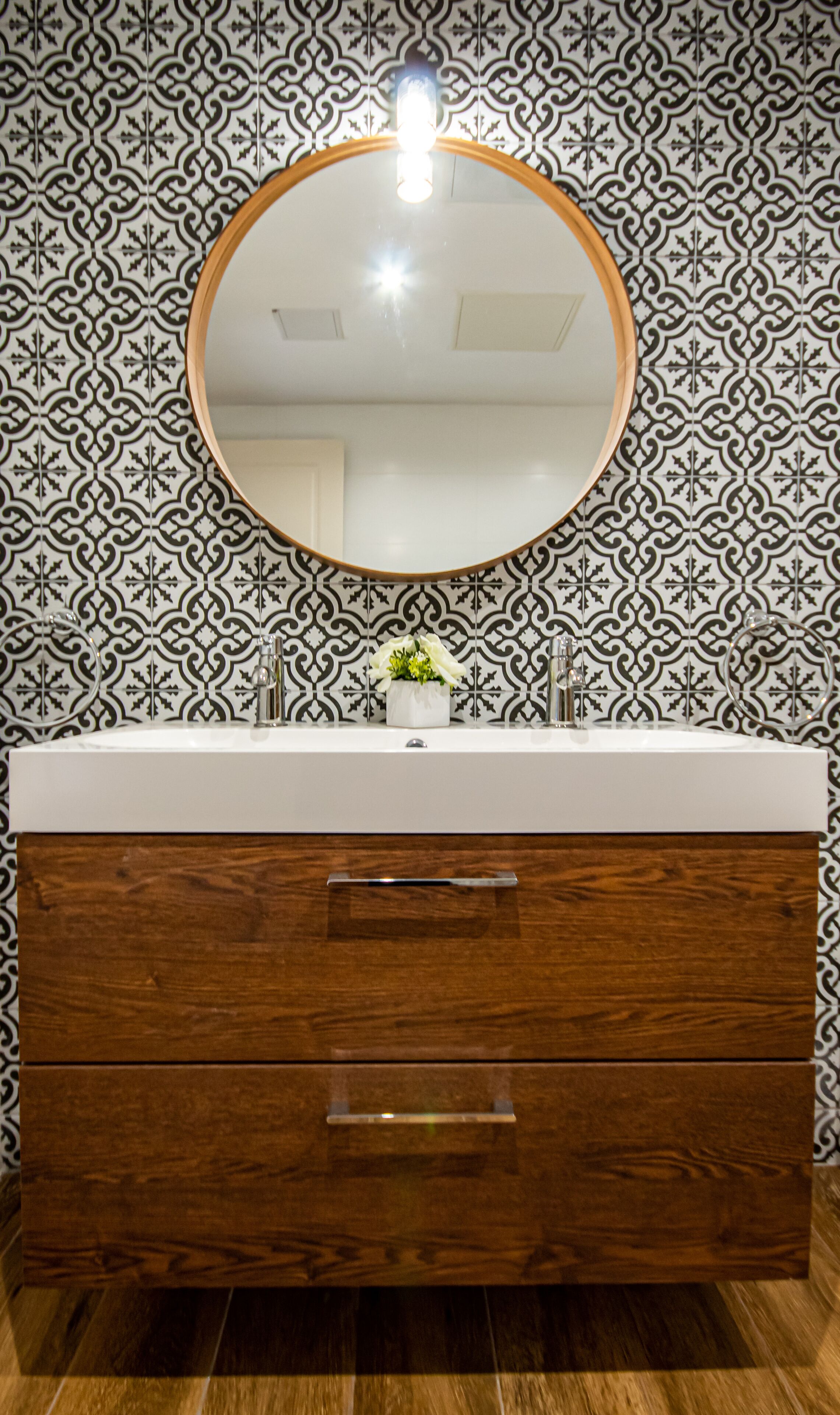 Bathroom sink
