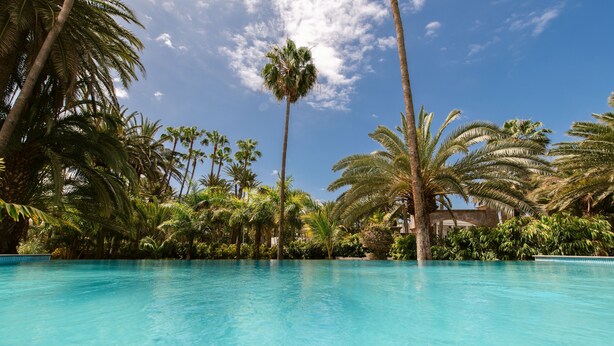 Outdoor pool, pool umbrellas, sun loungers - Eden Meloneras by TAM Resorts (San Bartolomé de Tirajana)
