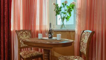 Suíte executiva | Quartos à prova de som, ferros/tábuas de passar roupa