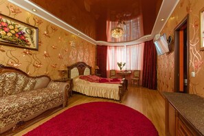 Soundproofing, iron/ironing board, rollaway beds, free WiFi - naDobu Hotel Poznyaki (Kyiv)