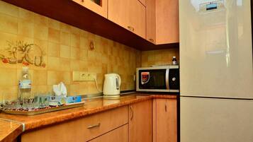 Fridge, microwave