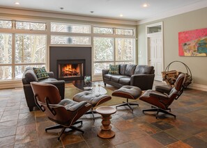 ทีวีจอแบน, เครื่องเล่นดีวีดี