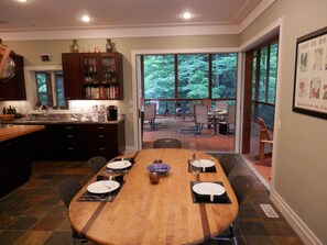 Ferdiglaget frokost hver dag (USD 30.00 per person)