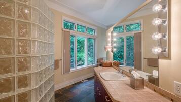 Honeymoon-Suite, 1 King-Bett, Whirlpool