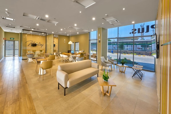 Lobby - City Express Plus by Marriott Leon Centro de Convenciones (León)