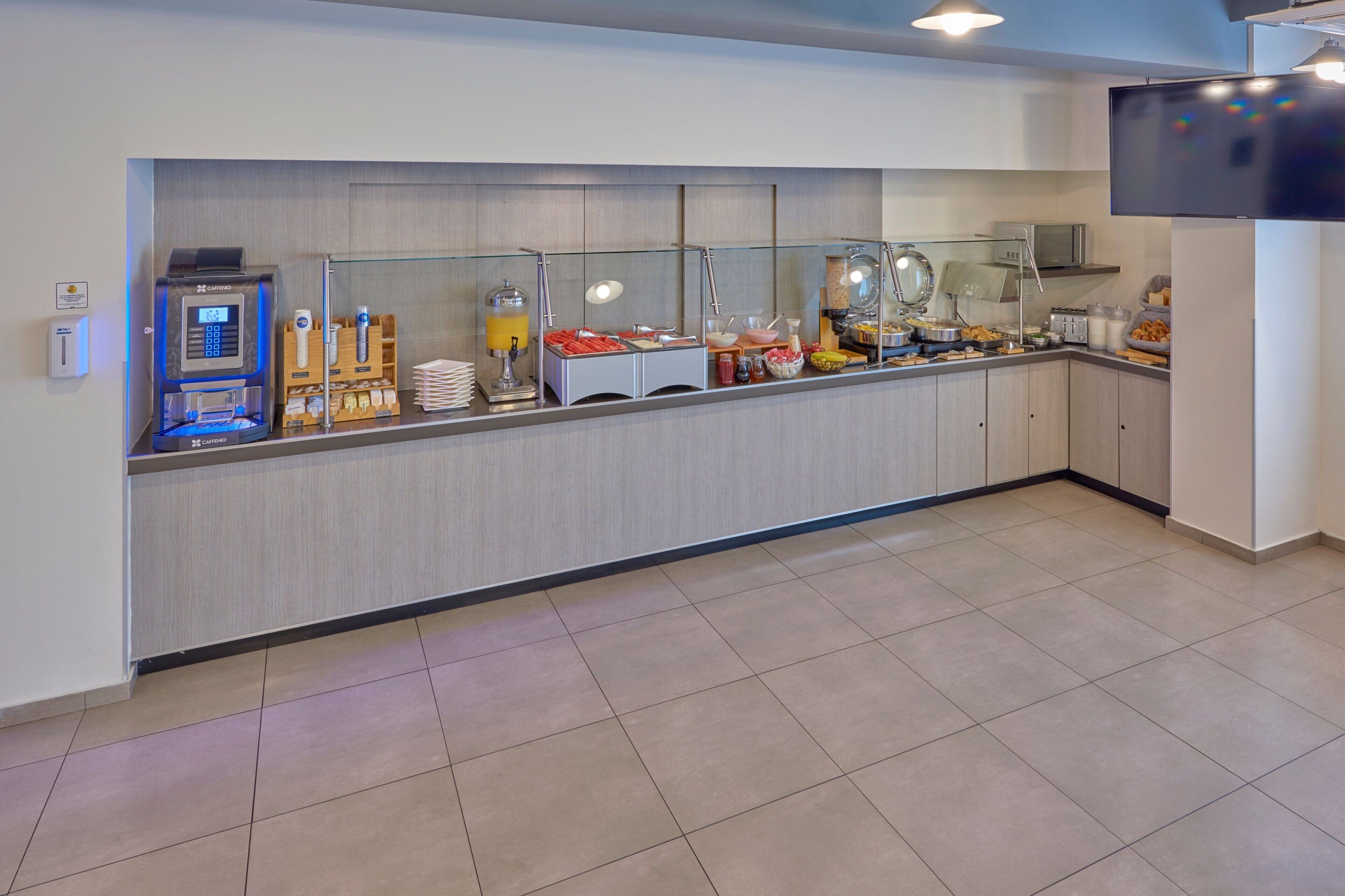 free daily continental breakfast