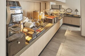 Desayuno continental gratuito y diario