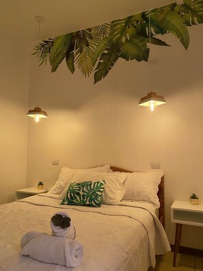 Double Room, 1 Double Bed | Desk, iron/ironing board, free WiFi - Ukinca Hostel (Bahía Ballena)