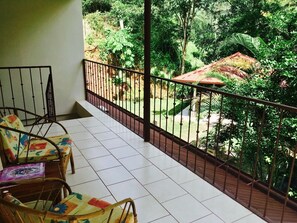 Balcony - Ukinca Hostel (Bahía Ballena)