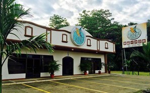 Front of property - Ukinca Hostel (Bahía Ballena)