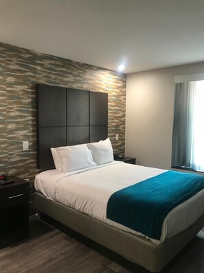 Cortinas blackout, insonorización y tabla de planchar con plancha