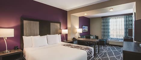 Deluxe Suite, 1 King Bed, Non Smoking (Deluxe Executive Suite) | Premium bedding, desk, laptop workspace, iron/ironing board