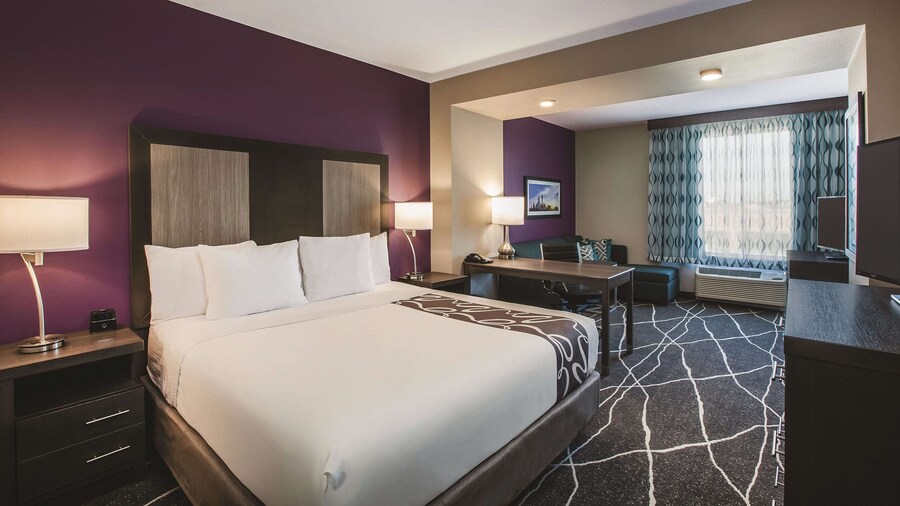 La Quinta Inn & Suites by Wyndham Dallas Northeast-Arboretum