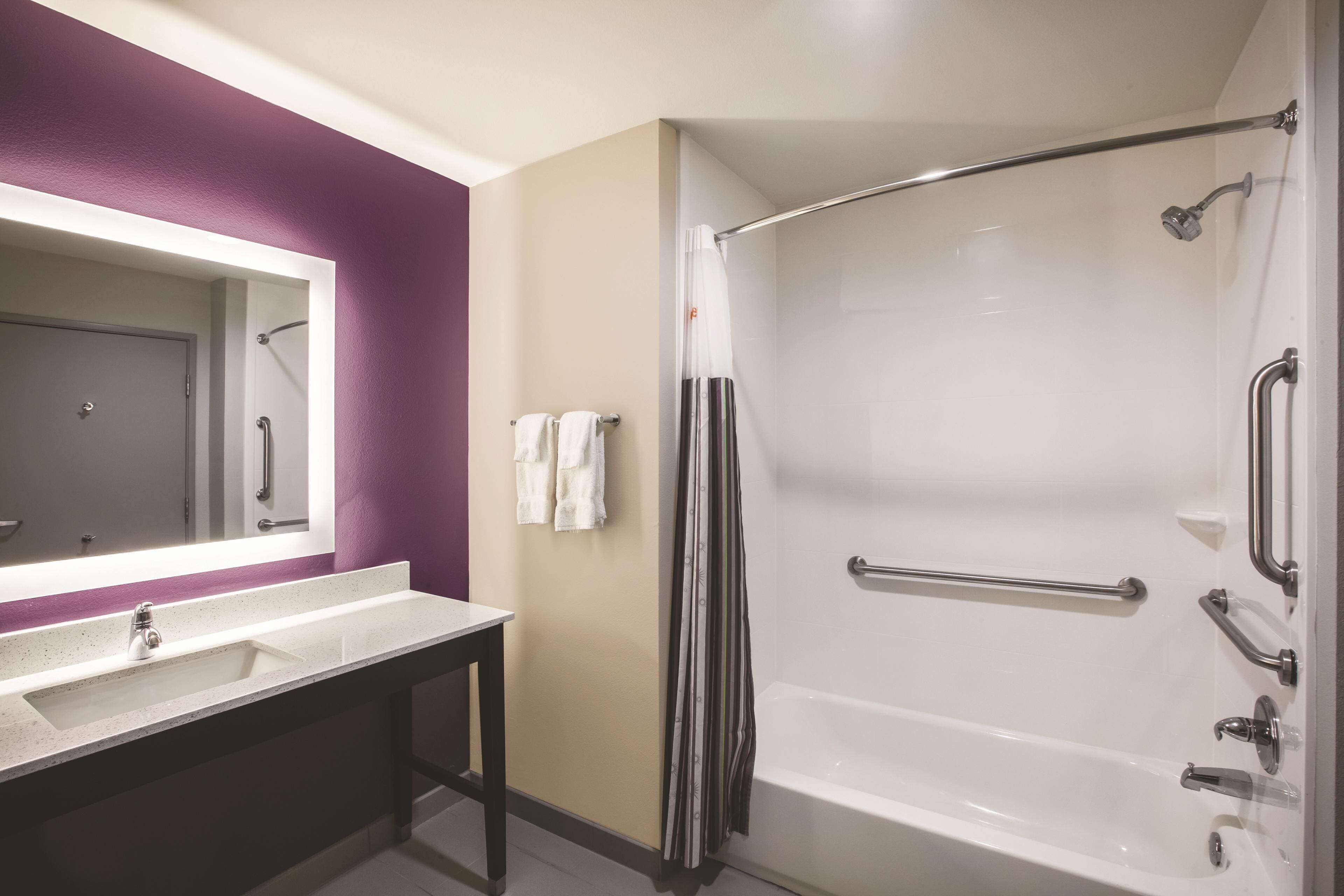 deluxe suite, 1 king bed, non smoking (mobility/hearing, tub w/grab bars) | premium bedding, desk, laptop workspace, iron/ironing board