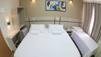 Quarto clássico | Frigobar, ferros/tábuas de passar roupa, Wi-Fi de cortesia