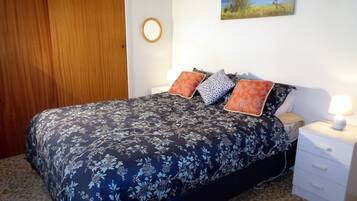 Family Cottage | 2 bedrooms, iron/ironing board, free WiFi, bed sheets