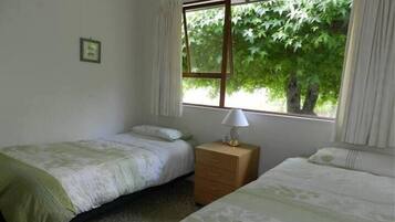 Family Cottage | 2 bedrooms, iron/ironing board, free WiFi, bed sheets