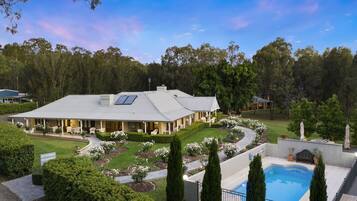 Coffee/tea maker, electric kettle, high chair, ice maker