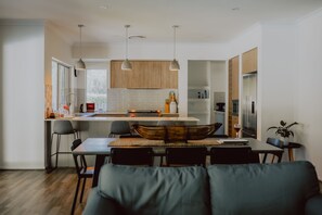 Cafetera/tetera, tetera/pava eléctrica, silla alta para bebés, hielera