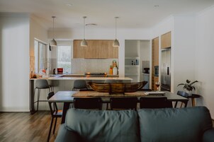 Cafetera/tetera, tetera/pava eléctrica, silla alta para bebés, hielera